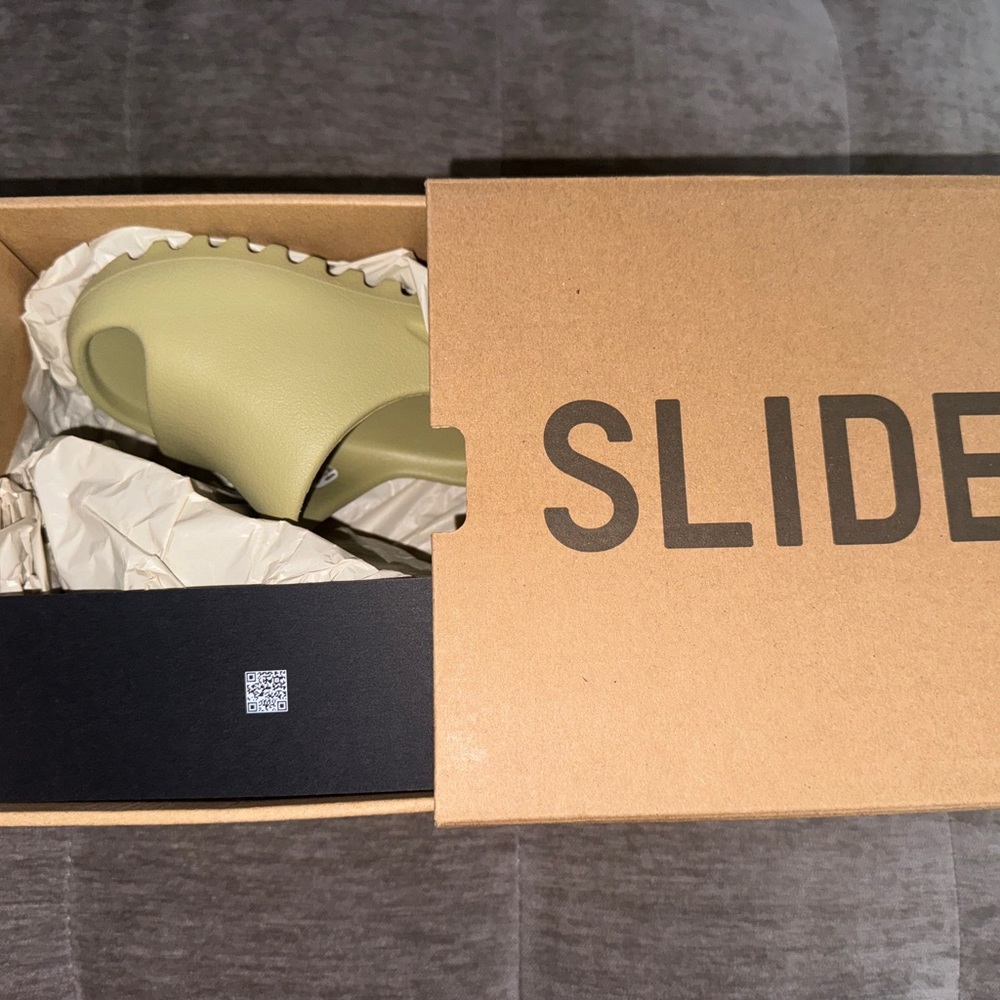 Yeezy slides (little kids) UNISEX